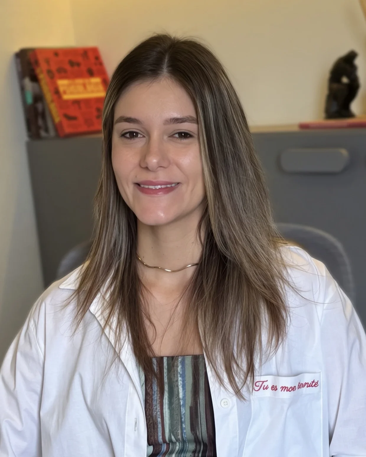 Vanessa Calsavara, psicóloga, em seu consultório
